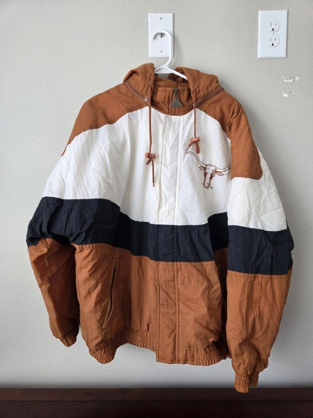 GRAIL Rare Vintage 90s Texas Longhorns Apex One Striped Puffer Hooded Jacket L